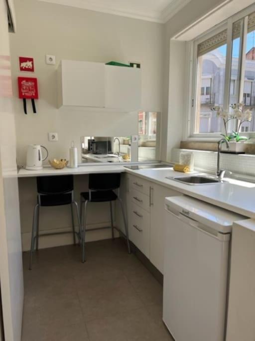 Romantic And Bright Studio Apartment In Arroios - Ssl 2B 리스본 외부 사진